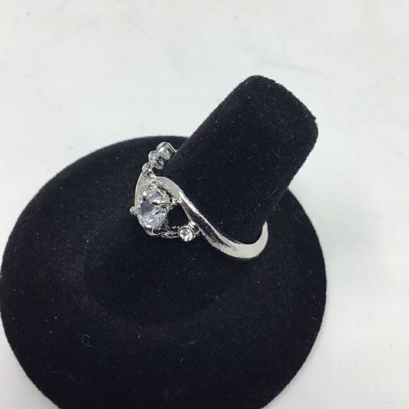 Cubic Zirconia Curved Fashion Ring (H15) - Picture 4 of 6